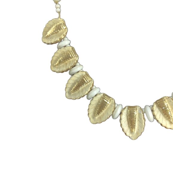 Vtg Made in Japan Leaf Necklace Coastal Style Faux Shell White Gold Tone Boho - Picture 2 of 7